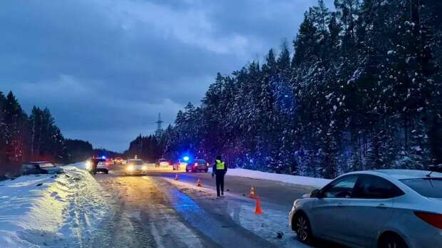 Восемь человек погибли в дорожных авариях за время зимних каникул на Среднем Урале