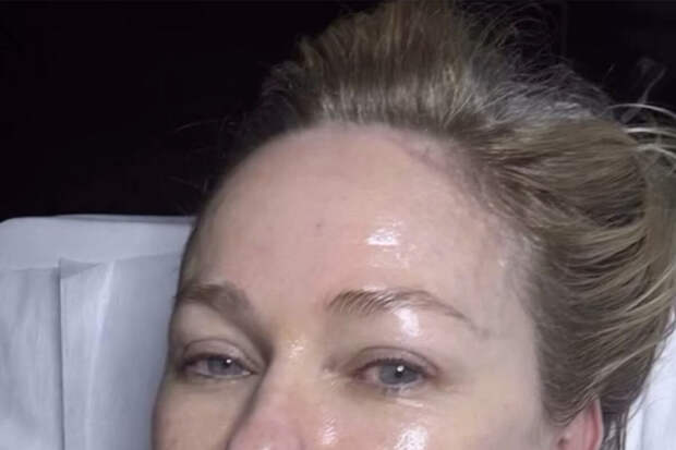 Актриса Наоми Уоттс опубликовала фото без макияжа