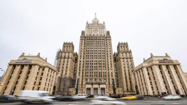 МИД РФ недоумевает от слов Баку о «преднамеренных» атаках на посольство в Киеве