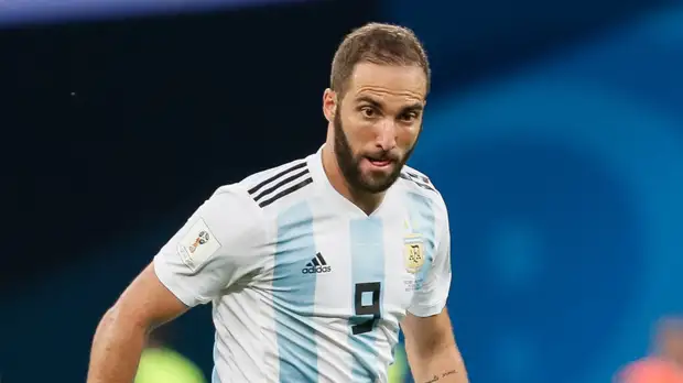 СМИ: «Милан» арендует у «Ювентуса» Игуаина за €15 миллионов