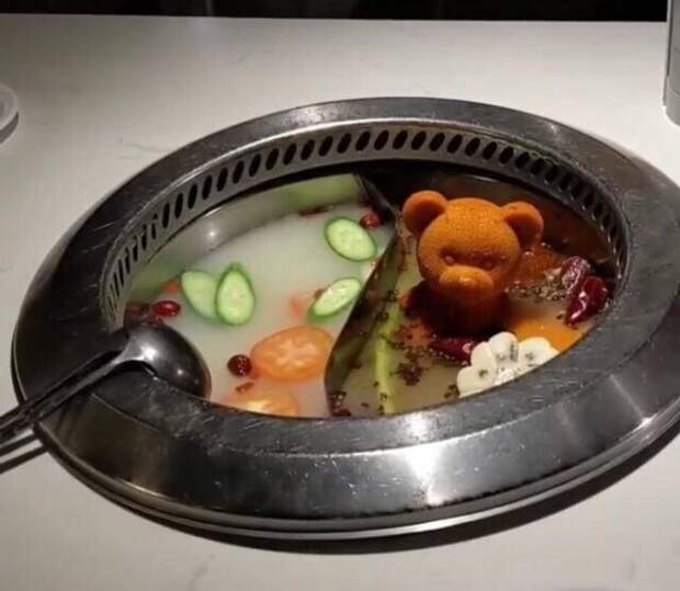 В одном из китайских ресторанов Квинса специи подаются в виде миниатюрных мишек, которые кладутся в горшок с супом - и тут же растворяются