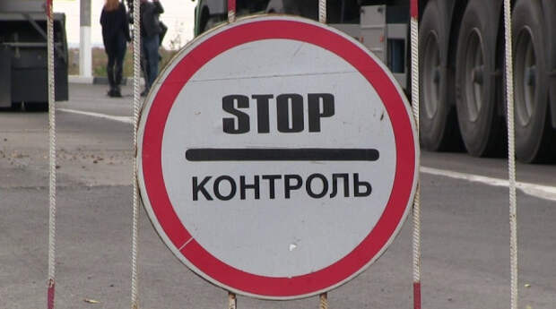 Пожилых крымчан просят не покидать свои дома и квартиры