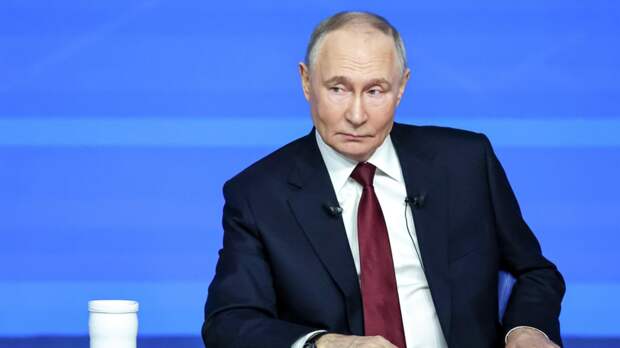 Путин пообщался с зарубежными послами за бокалом шампанского