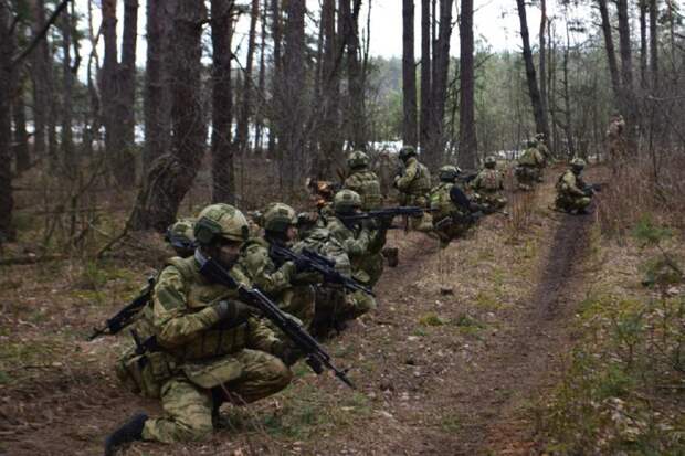 Комполка ВСУ: Русские пробиваются по всей линии границы