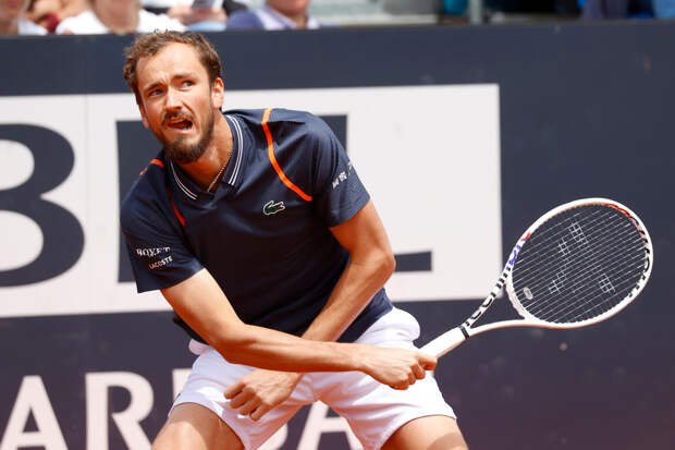 Медведев с учетом бонусов заработал в 2023 году 11,6 миллиона долларов призовых