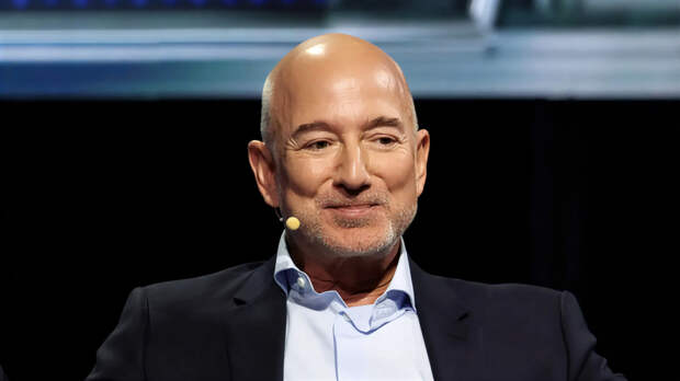 Безос бросает вызов Маску в космической битве за интернет