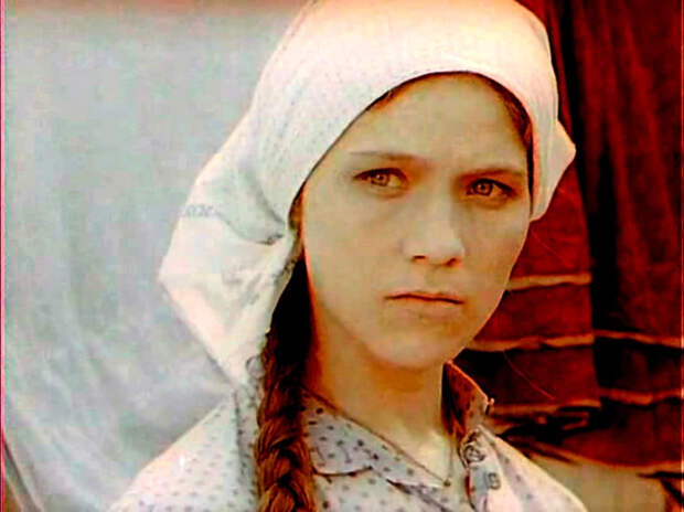 Нина Русланова в фильме "Тени исчезают в полдень"