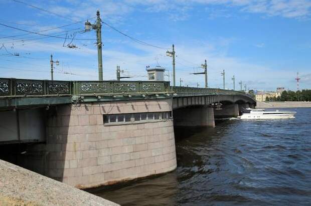 Транспортная прокуратура проверит Столкновение теплоходов под Литейным мостом