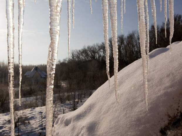 Наказание за снег и сосульки на крышах: тюменские следователи начали бороться с недобросовестными коммунальщиками