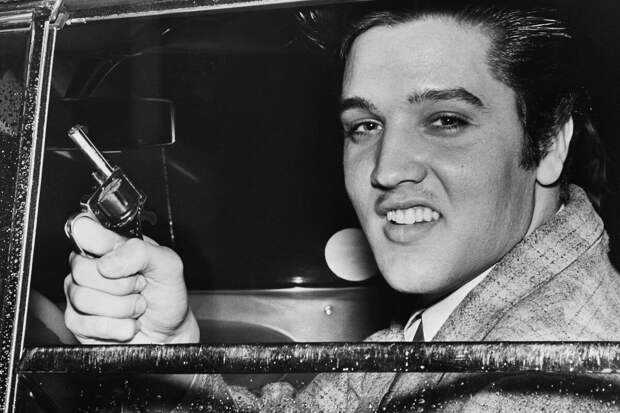Револьвер певца Элвиса Пресли был продан за $200 тысяч