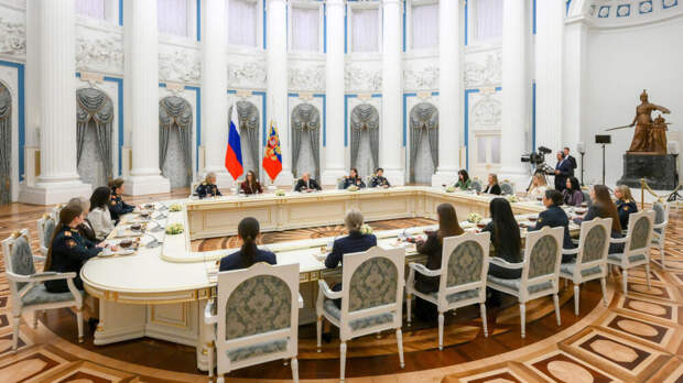 Подполковник ВКС на встрече с Путиным назвала Telegram "вражеским видом связи"