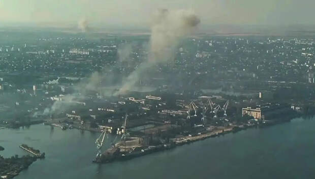 Противник заявляет, что ВС РФ бьют по позициям в Херсоне для высадки десанта