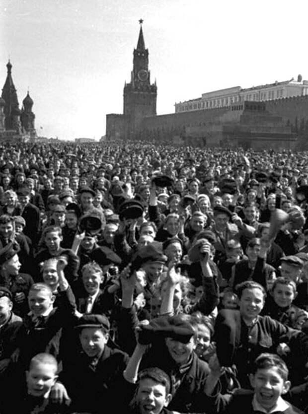 1239311816_victory_day_01