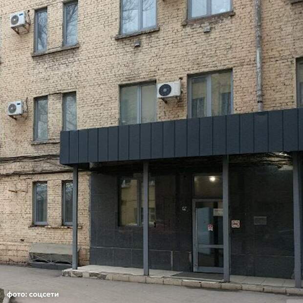 В Москве люди оказались заблокированы во время прорыва трубы с кипятком в хостеле