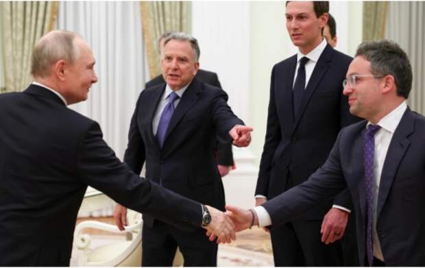 "Москва будет снабжать Тегеран чувствительной информацией на пару с Пекином. Вашингтон продолжит поставлять Киеву разведданные. Две войны - в Европе и на Ближнем Востоке - будут идти параллельно." ©