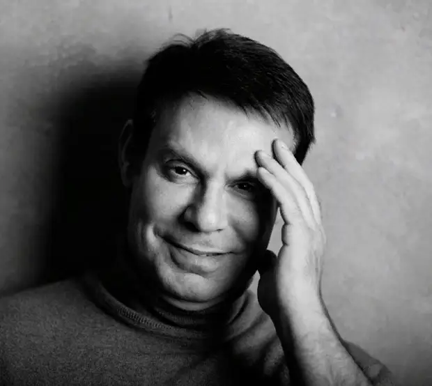 ...Вместо чтоб поесть, помыться, уколоться и забыться, вся безумная больница В ИНТЕРНЕТЕ собралась....