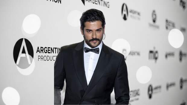 «Его обвиняли в изменах и угрозах»: как Бурак Озчивит, звезда «Великолепного века», покорил мир, но потерял репутацию из-за скандалов?