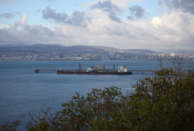 Евросоюз снизит потолок цен на российскую нефть