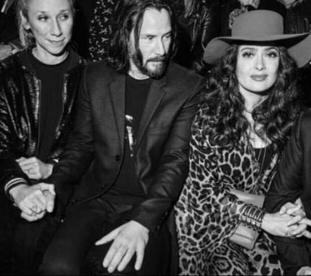 Холостяк передумал? Киану Ривз вышел в свет под руку с американской художницей