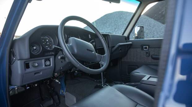 Мощный рестомод на базе 33-летнего Toyota Land Cruiser