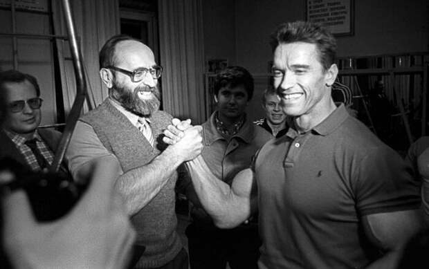 Арнольд Шварценеггер и Юрий Власов. / Фото: www.interesnyefakty.org