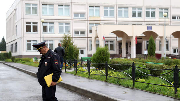 Адвокат оценила действия учителя, который скрутил оскорблявшего его школьника