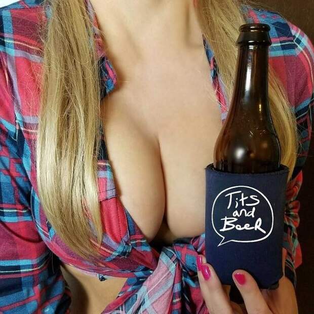 Красивые девушки и пиво