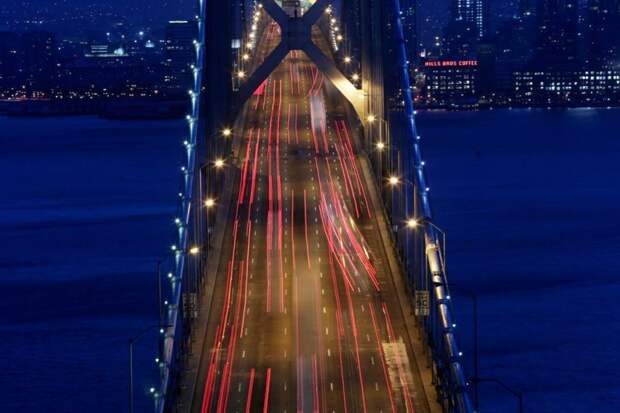 Один из самых знаменитых в мире мостов — также и один из самых загруженных в мире, ежедневно он пропускает по 100 тыс. автомобилей в мире, дорога, езда, люди, пробка
