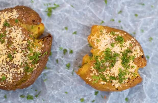 Хрустящая раздавленная картошка в духовке Картофель, В духовке, Запеченный картофель, Рецепт, Еда, Кулинария, Видео, Длиннопост