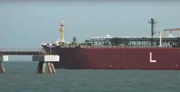 «А ваши так не могут»: в Индии троллят Запад после прохода судна через Ормуз