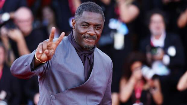 Звезду сериалов «Офис» и «Прослушка» Идриса Эльбу осудили из-за езды на скутере