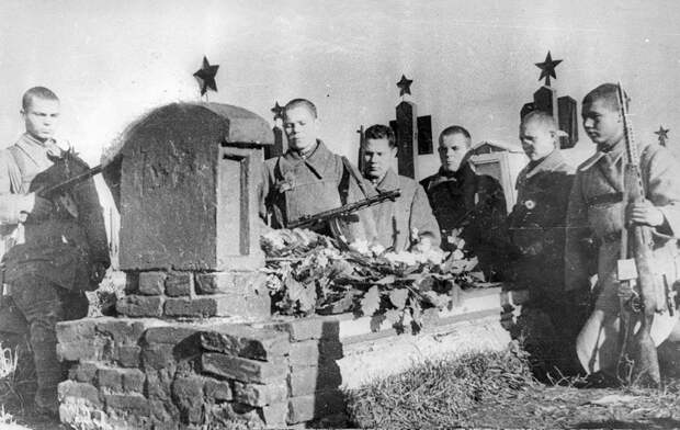 Легендарные ФОТО Великой Отечественной войны Евгения Халдея