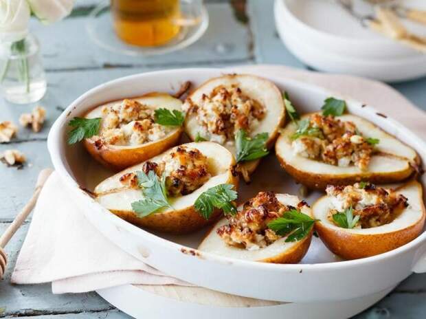 Груши с начинкой из фарша. \ Фото: pinterest.com.