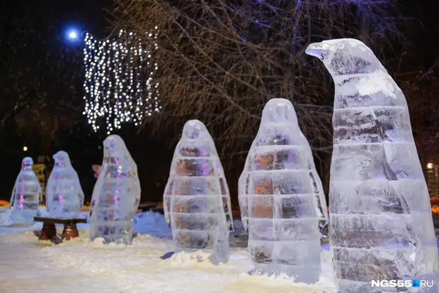 Фигура омск. Выставочный сквер Омск. Ледовые скульптуры Омск. Выставочный сквер Омск зима. Омск зима 2022.