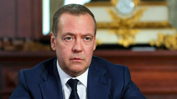 «Головы не сносить»: Медведев — о конце СВО, Зеленском и «нахрапе» Трампа