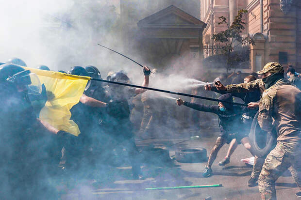 Радикальная зачистка. Украина решила избавиться от националистов. Почему стране больше не нужна главная сила Майдана?
