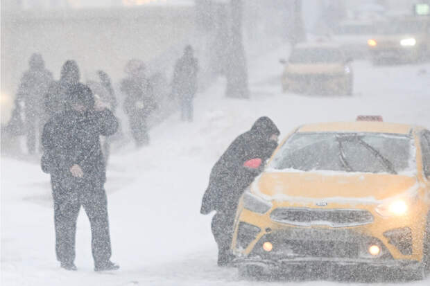Синоптик Ильин: снежный циклон из Москвы начал уходить к Петербургу
