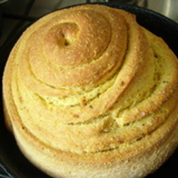 Кукурузный хлеб с чесноком