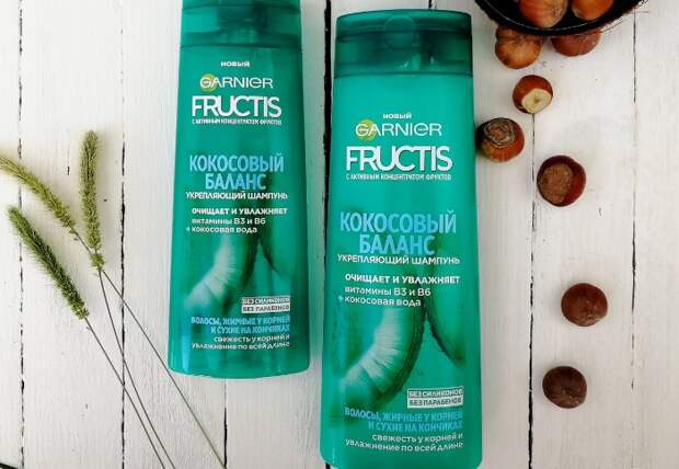 Шампунь для жирных волос расщепляет маслянистые пятна / Фото: irecommend.ru