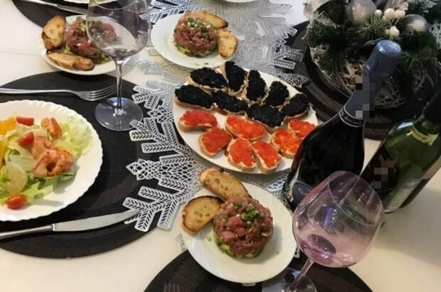 Врачи рассказали, какие красные продукты будут полезны на новогоднем столе