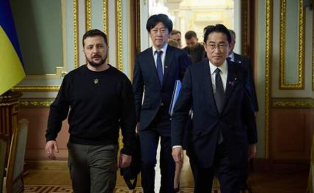 На фото: президент Украины Владимир Зеленский и премьер-министр Японии Фумио Кисида