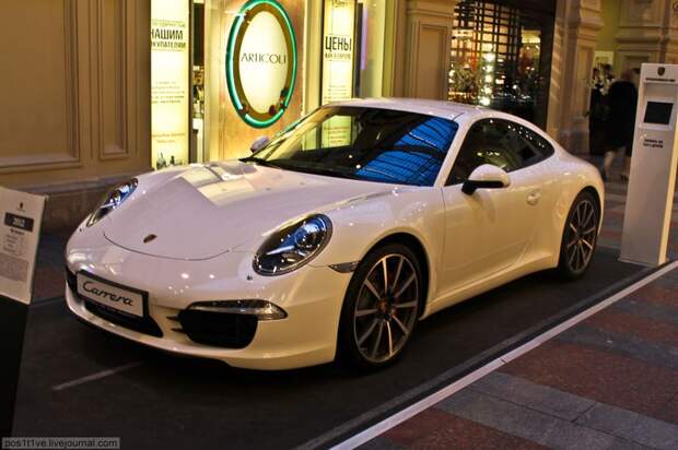 Выставка автомобилей Porsche в Московском ГУМе (15 фото)
