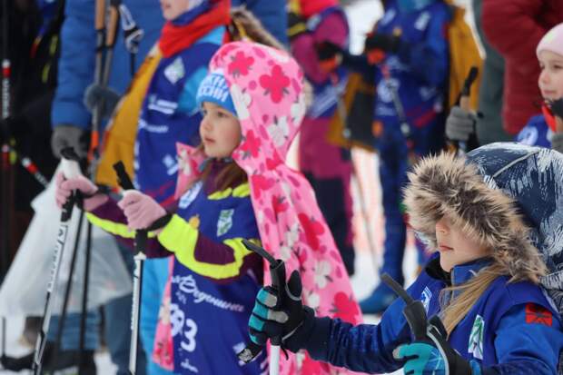 Любители ЗОЖ жизни вышли на старт "Лыжни Веденина" в Тульской области