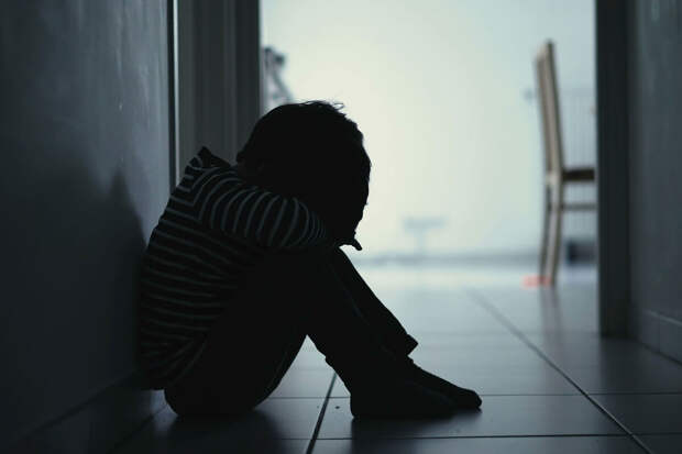 Врач Хатшуков: дети могут грызть ногти из-за пяти основных причин