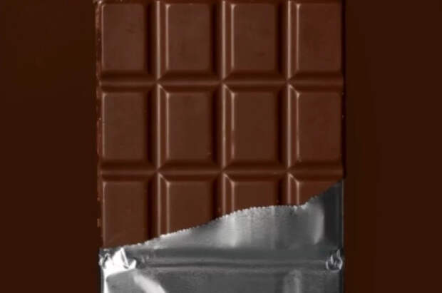 В Европе неизвестные угнали грузовик с 12 тоннами шоколадок