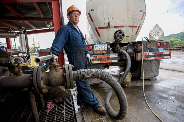 Рост цен, распечатанные кубышки и мысли об отмене санкций против РФ Как война на Ближнем Востоке влияет на мировой рынок нефти?