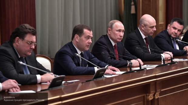 Песков: решение об отставке правительства было принято на фоне новых оценок и задач