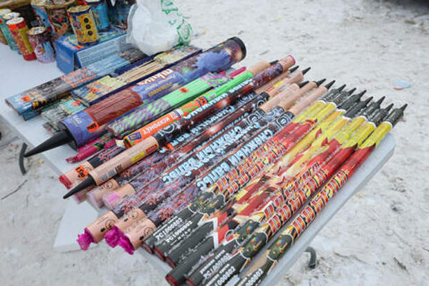 В Сочи полицейские отбирают пиротехнику