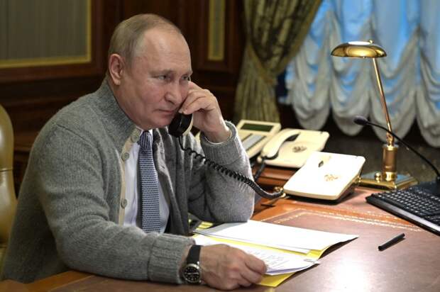 Владимир Путин поговорил по телефону с участниками акции Ёлка желаний, 27.12.21.jpg