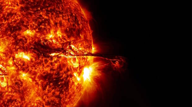 На Солнце сохраняется повышенная активность, аналогичная непрерывной вспышке